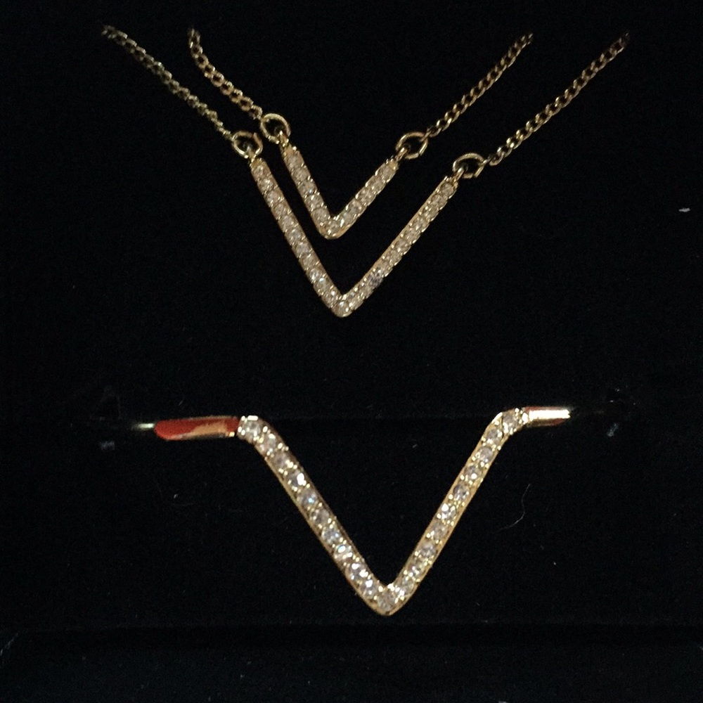 Victoria’s Secret necklace & bracelet set NWT